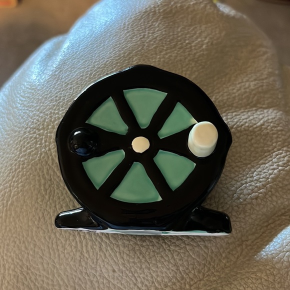 Five and Dime New in Box Vintage Salt and Pepper Collectibles Trout & Fly Reel - Picture 5 of 9